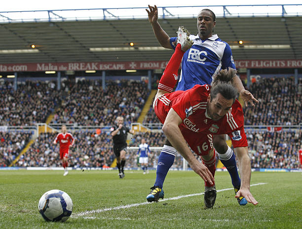 这使得她在 这使得她在